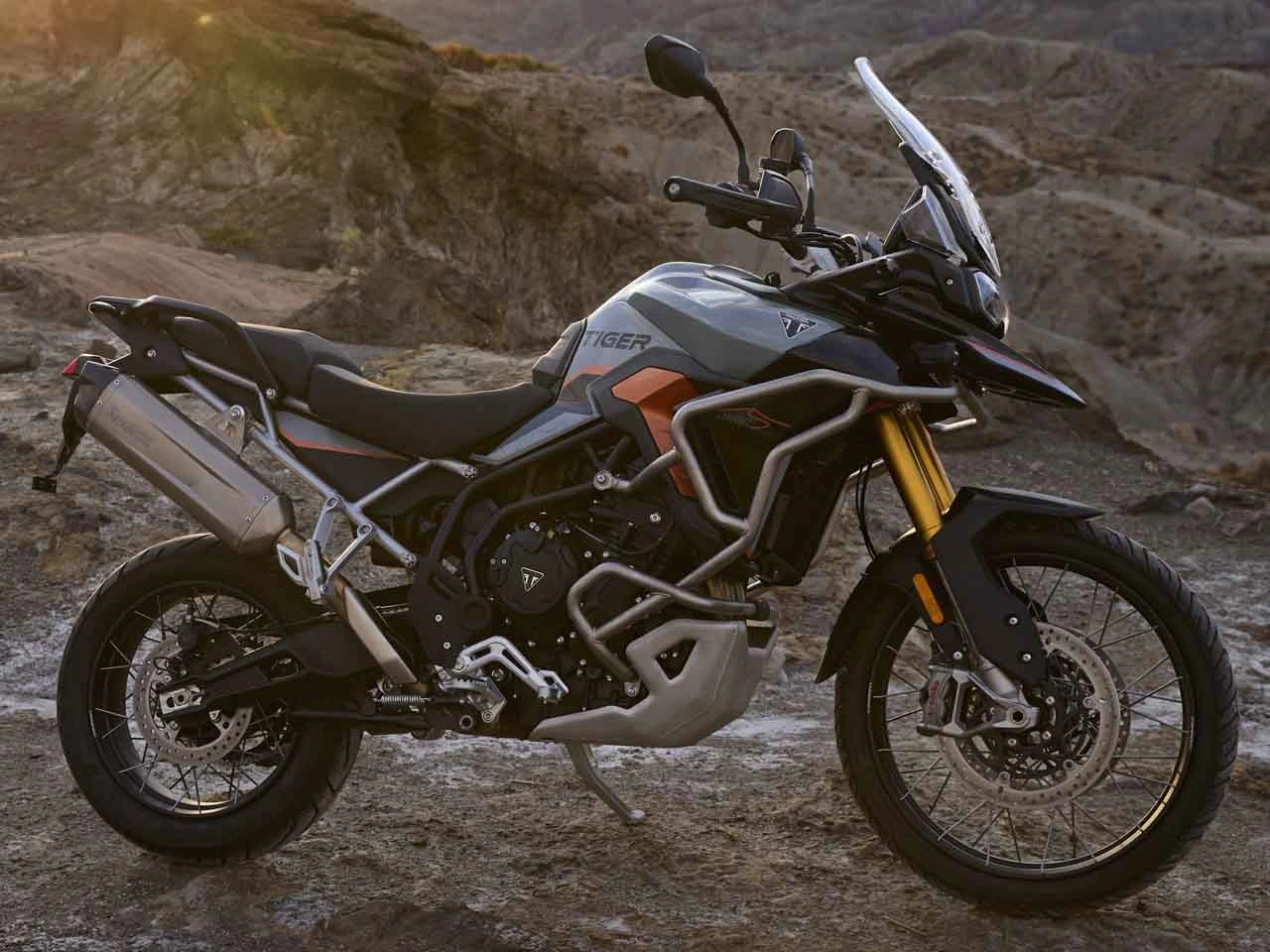 Triumph Tiger 1200 ganha bancos aquecidos e alerta de ponto cego em edições especiais